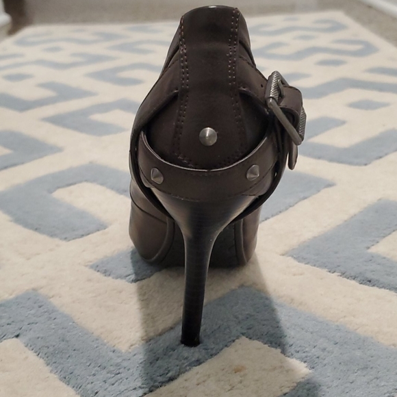 Heels - Picture 2 of 6